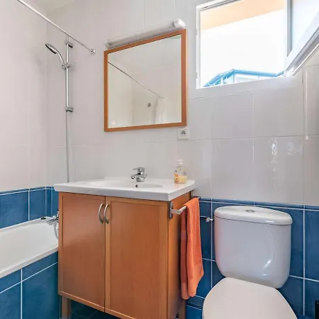 Moderne Avec Balcon, Proche Centre Et Plage, Piscine Et Parking, - Fr-1-2-399