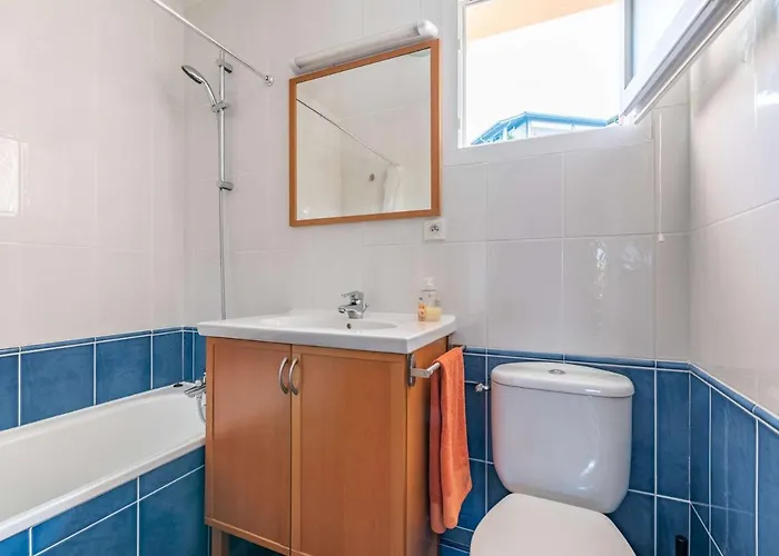 Moderne Avec Balcon, Proche Centre Et Plage, Piscine Et Parking, - Fr-1-2-399