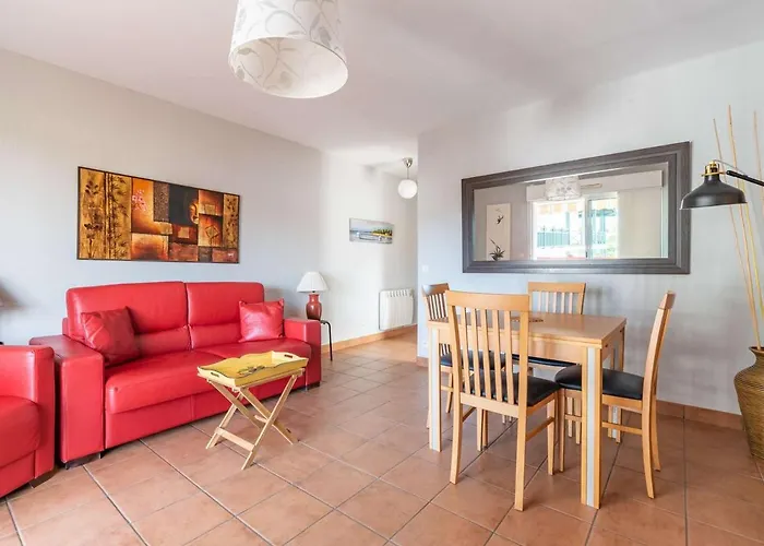 Apartment Moderne Avec Balcon, Proche Centre Et Plage, Piscine Et Parking, - Fr-1-2-399 *